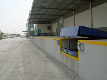 Electric Fixed Loading Dock Ramp for Container Loading 6000Kg, ±300mm Working Range